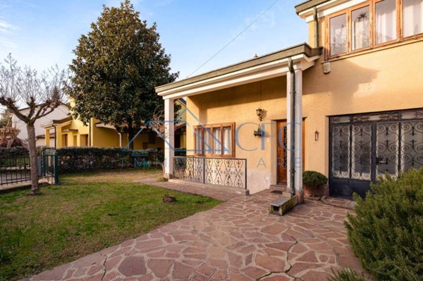 casa indipendente in vendita a Segrate