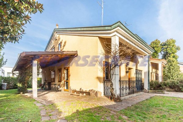 casa indipendente in vendita a Segrate