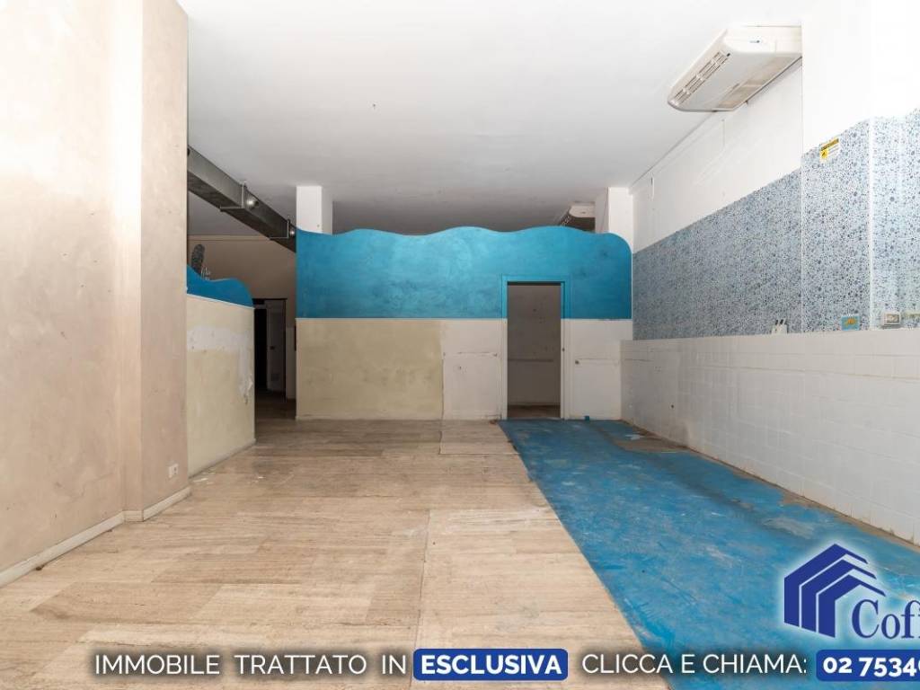 negozio in vendita a Segrate in zona Novegro