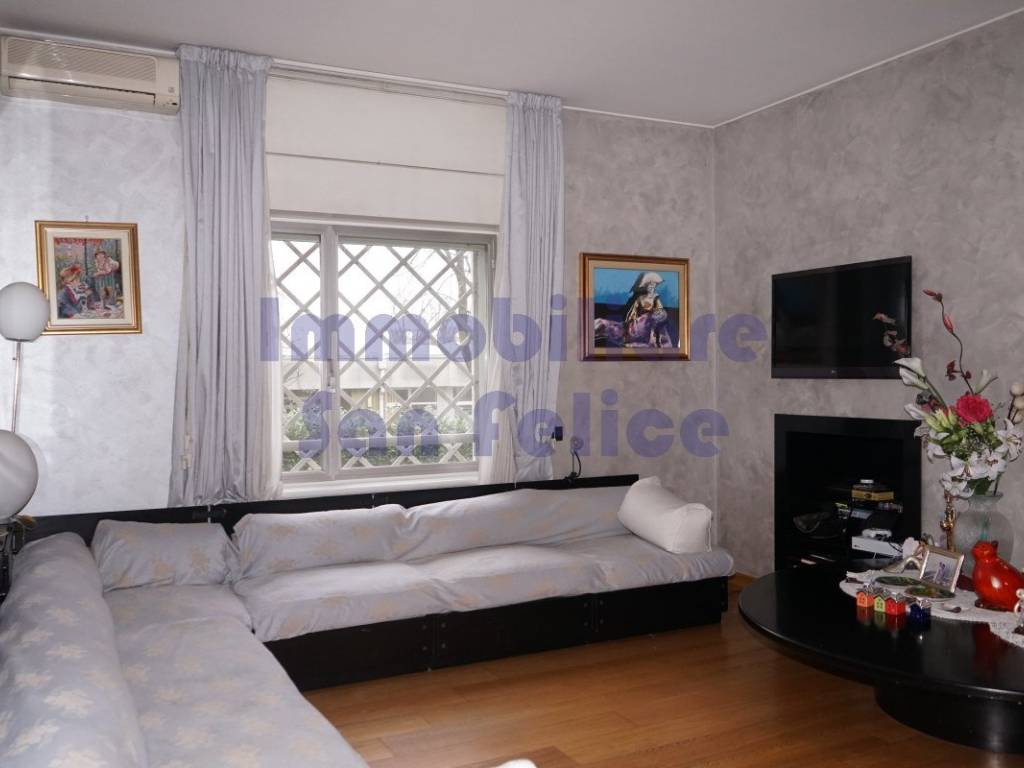 appartamento in vendita a Segrate in zona Novegro