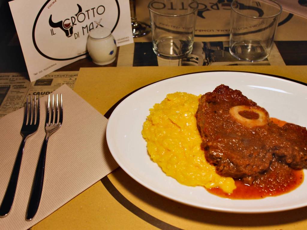 negozio in vendita a Segrate in zona Novegro