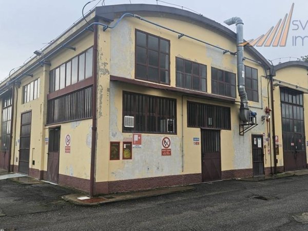locale commerciale in vendita a Segrate