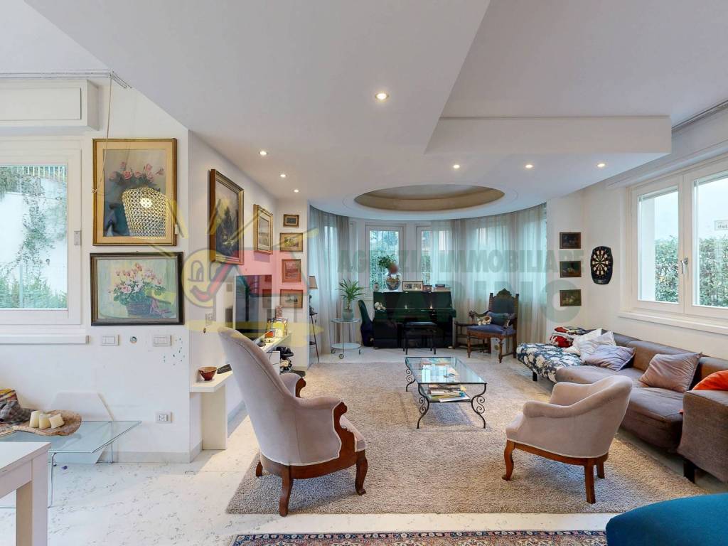 casa indipendente in vendita a Segrate