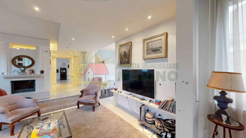 casa indipendente in vendita a Segrate