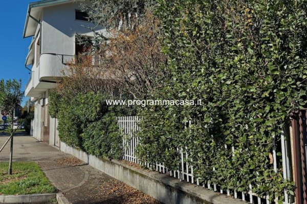 casa indipendente in vendita a Segrate