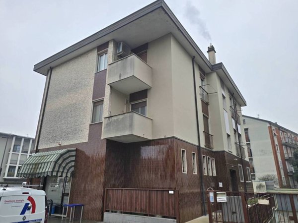 appartamento in vendita a Segrate in zona Redecesio
