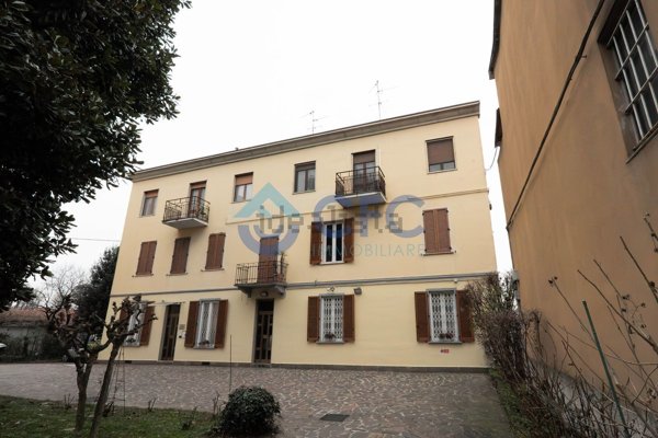 appartamento in vendita a Segrate in zona Redecesio