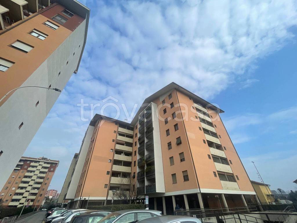 appartamento in vendita a Segrate in zona Redecesio