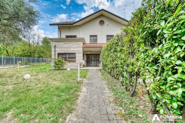 casa indipendente in vendita a Segrate