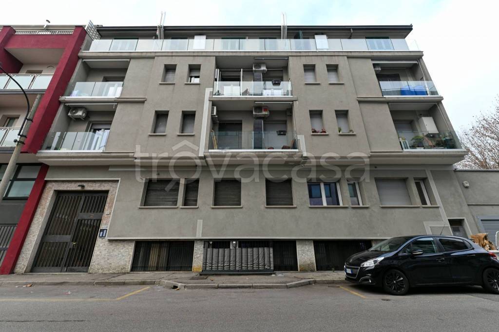 appartamento in vendita a Segrate in zona Novegro