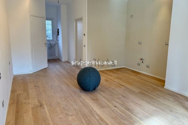 appartamento in vendita a Segrate in zona Redecesio