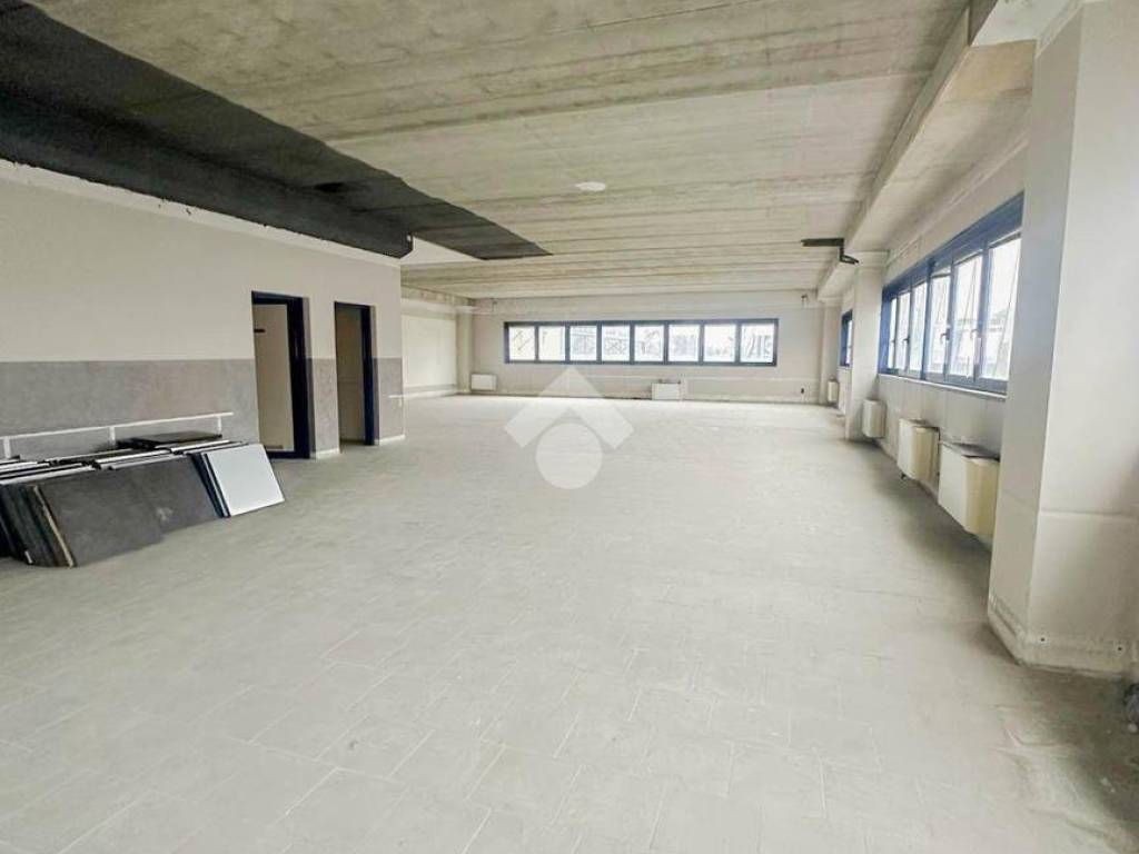 negozio in vendita a Segrate