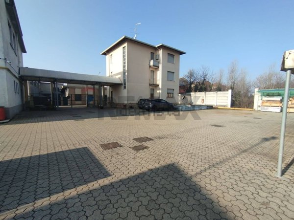 capannone in vendita a Segrate