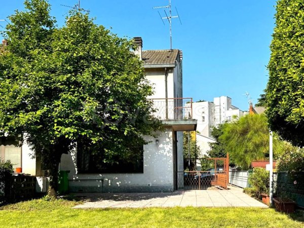 casa indipendente in vendita a Segrate