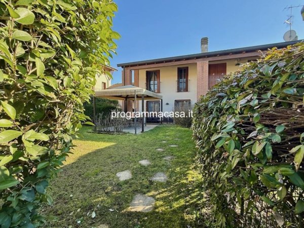 casa indipendente in vendita a Segrate