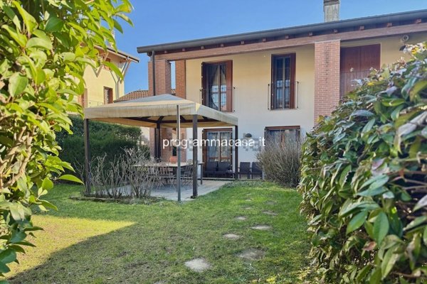 casa indipendente in vendita a Segrate