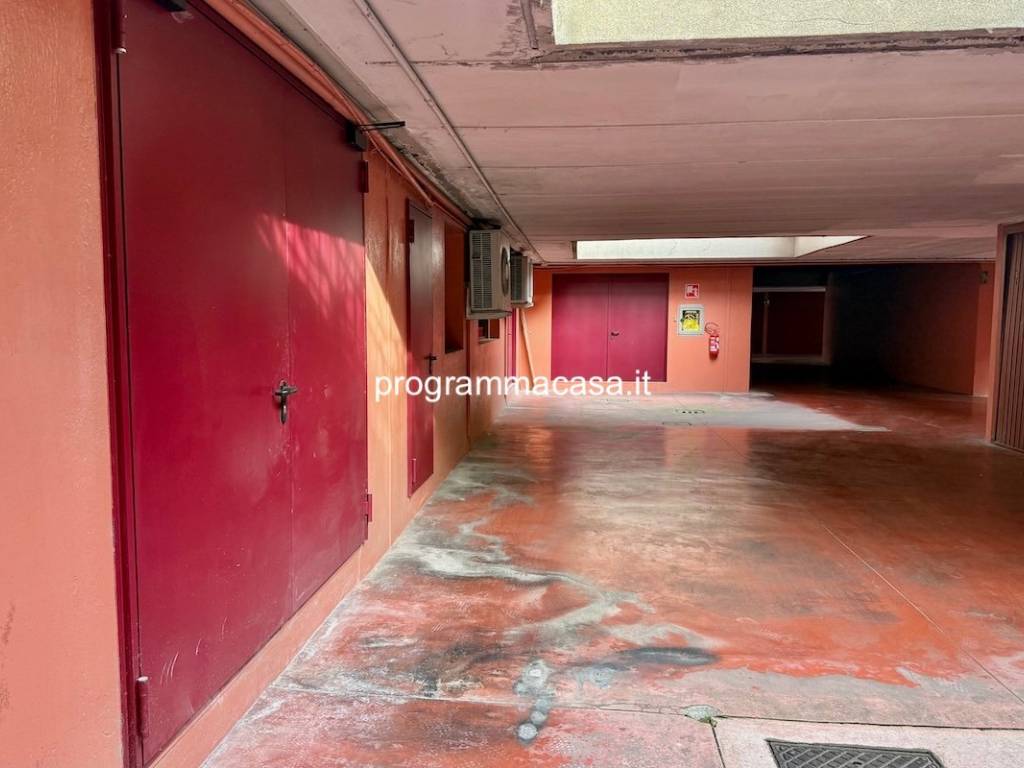 casa indipendente in vendita a Segrate in zona Redecesio