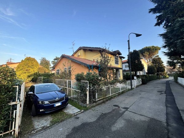 casa indipendente in vendita a Segrate