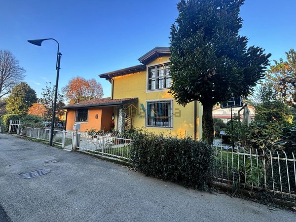 casa indipendente in vendita a Segrate