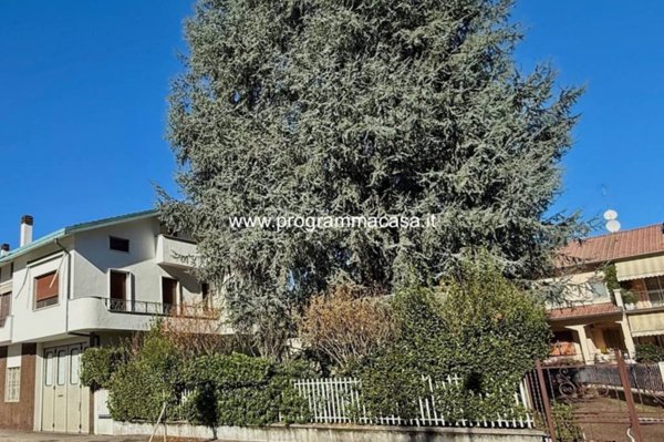 casa indipendente in vendita a Segrate