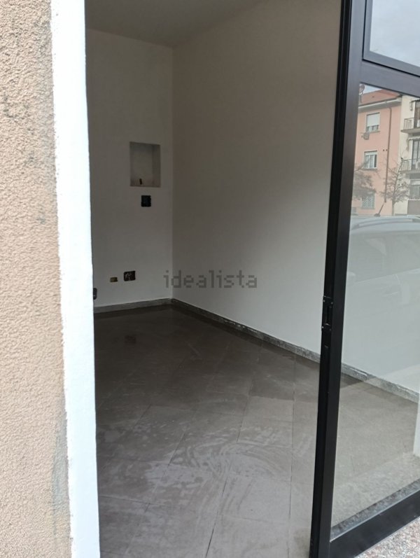 negozio in vendita a Segrate