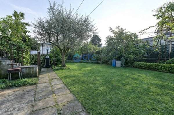 casa indipendente in vendita a Segrate