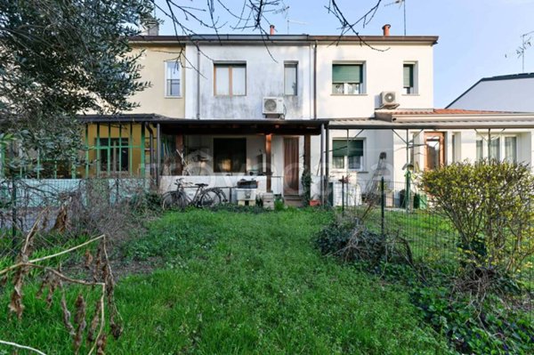 casa indipendente in vendita a Segrate