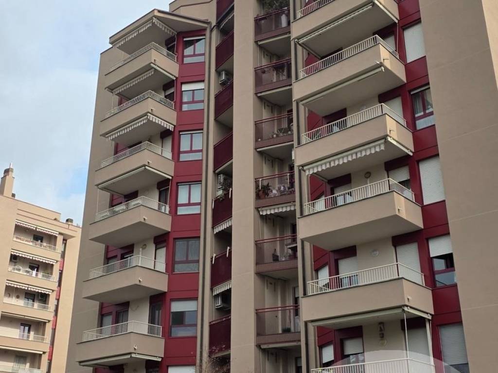 appartamento in vendita a Segrate in zona Redecesio