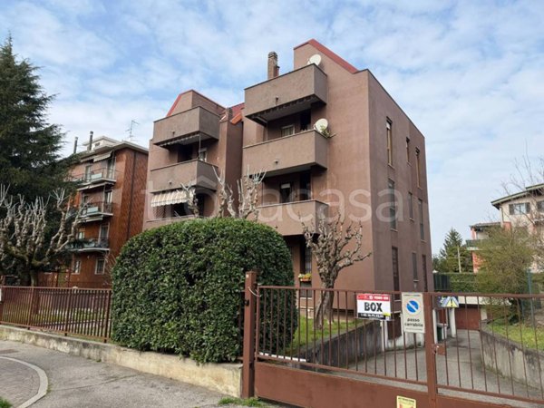 appartamento in vendita a Segrate in zona Redecesio