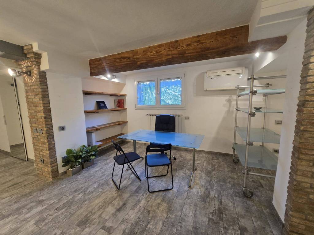 ufficio in vendita a Segrate in zona Novegro