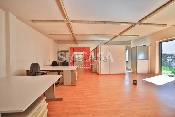 capannone in vendita a Segrate