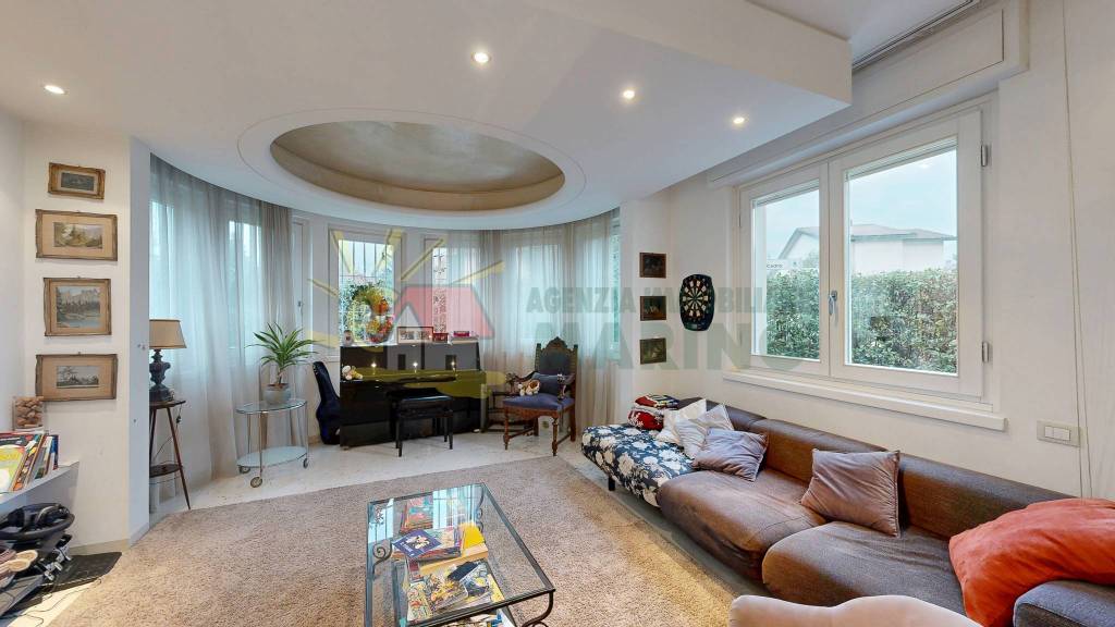 casa indipendente in vendita a Segrate