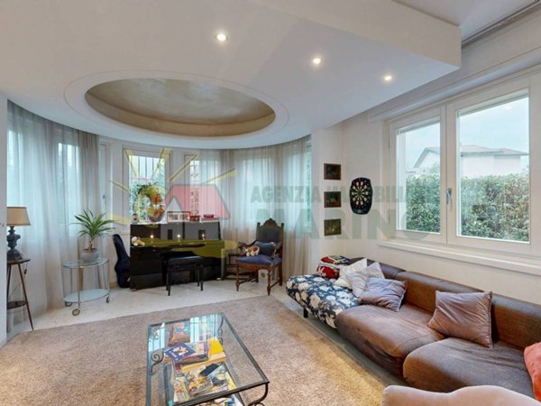 casa indipendente in vendita a Segrate