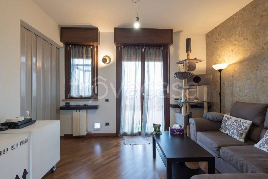 appartamento in vendita a Segrate in zona Redecesio