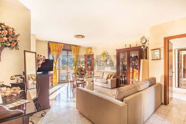 appartamento in vendita a Segrate in zona Redecesio