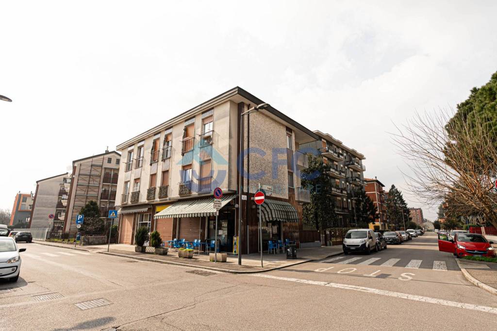 appartamento in vendita a Segrate in zona Redecesio