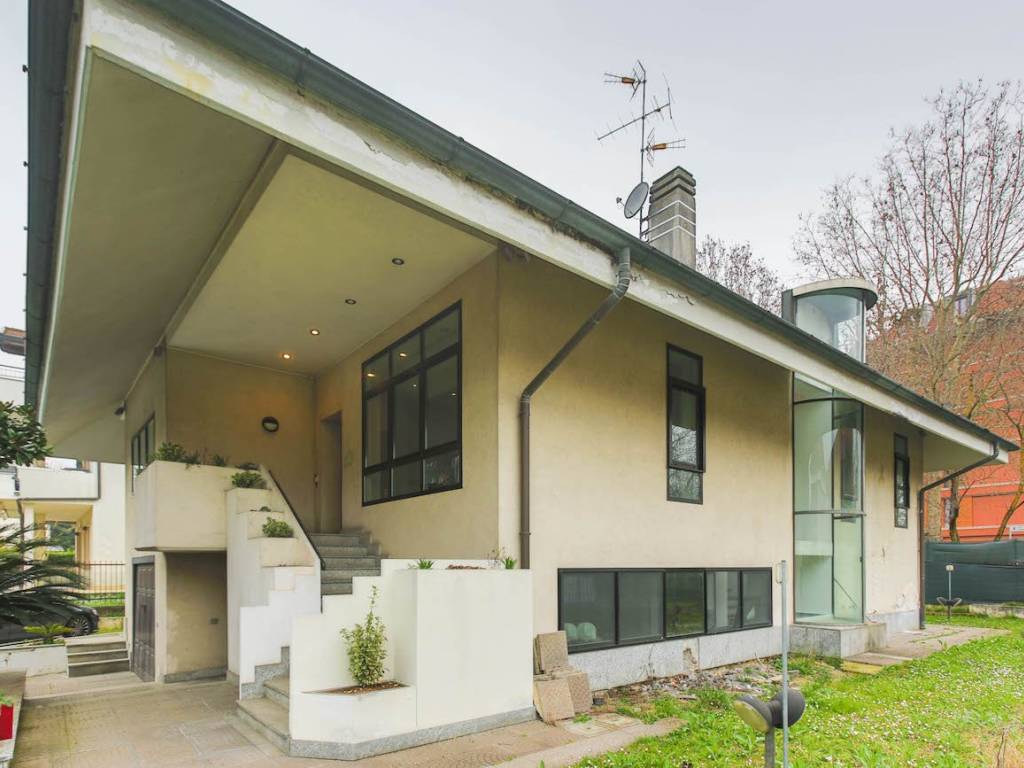 casa indipendente in vendita a Segrate in zona Milano 2
