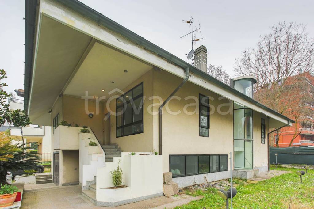 casa indipendente in vendita a Segrate in zona Milano 2