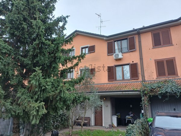 casa indipendente in vendita a Segrate