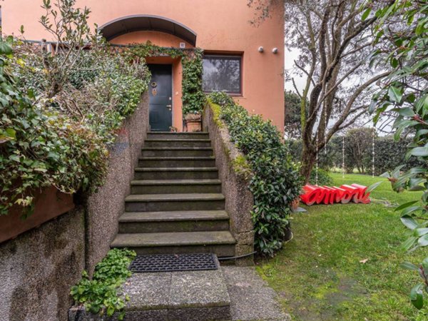 casa indipendente in vendita a Segrate in zona Novegro