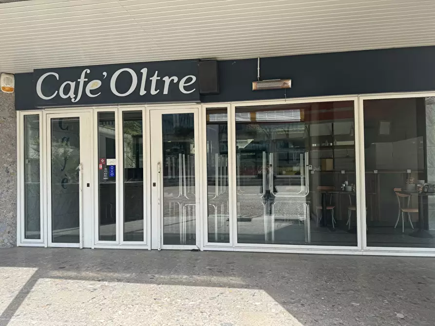 locale commerciale in vendita a Segrate