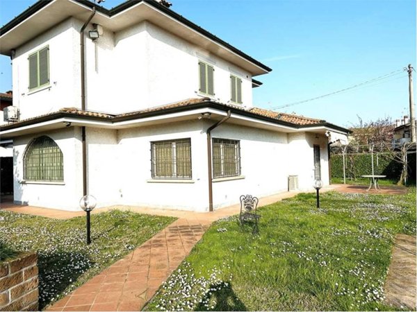 casa indipendente in vendita a Segrate