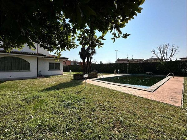 casa indipendente in vendita a Segrate