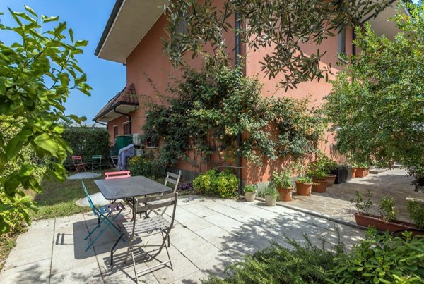 appartamento in vendita a Segrate in zona Redecesio