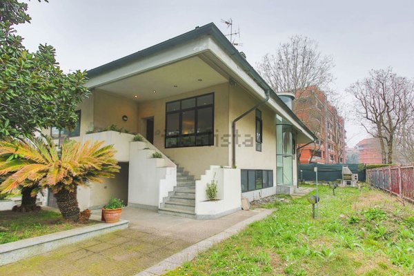 casa indipendente in vendita a Segrate in zona Milano 2