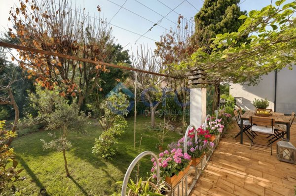 casa indipendente in vendita a Segrate