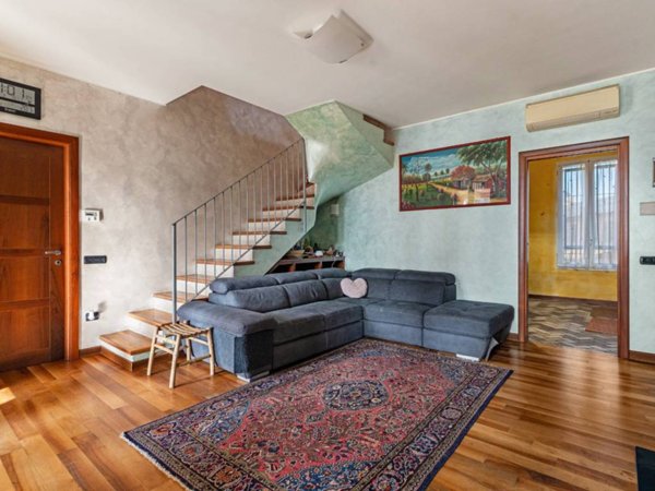 appartamento in vendita a Segrate in zona Redecesio