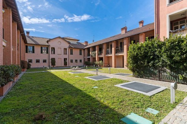 appartamento in vendita a Segrate in zona Redecesio
