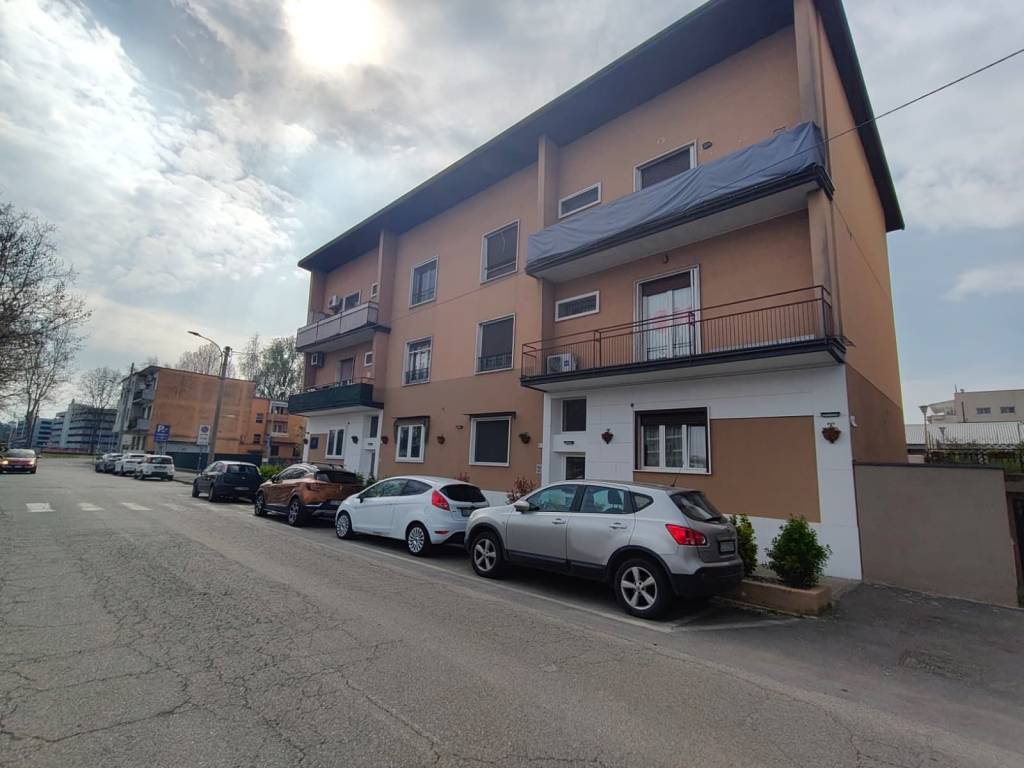 appartamento in vendita a Segrate in zona Novegro