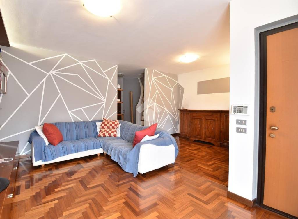 casa indipendente in vendita a Segrate